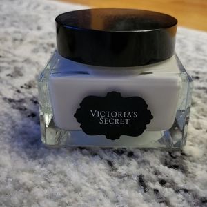 VS Tease fragrance cream
